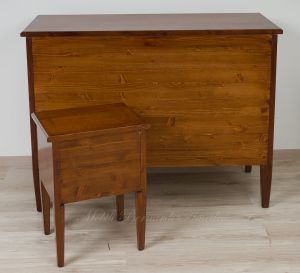 Cassettone e comodini in legno massello di noce con intarsio stile arte povera