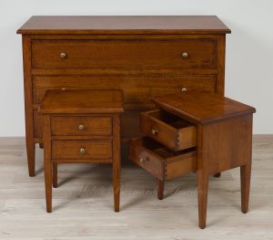 Cassettone e comodini in legno massello di noce con intarsio stile arte povera