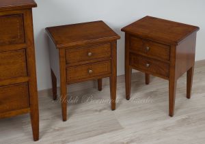 Comodini in legno massiccio di noce arte povera in svendita