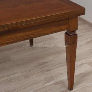 Tavolo stile classico in legno massello allungabile con prolunghe estraibili