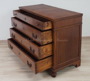 Cassettone antico restaurato in legno di noce con 4 cassetti