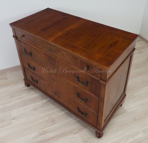 Cassettone antico restaurato in legno di noce con 4 cassetti