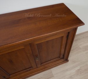 Credenza classica costruita in noce massello con 4 ante in svendita