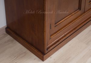 Credenza classica costruita in noce massello con 4 ante in svendita