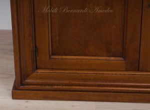 Credenza classica costruita in noce massello con 4 ante in svendita