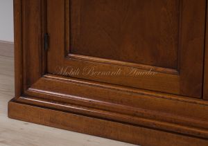 Credenza classica costruita in noce massello con 4 ante in svendita