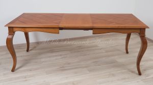 Tavolo da pranzo in legno di noce nazionale con piano intarsiato e prolunga centrale