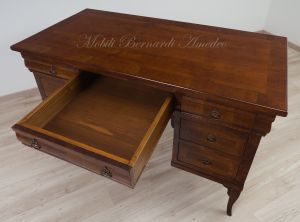 Scrivania stile classico costruita in legno antico di ciliegio e abete in svendita - dettaglio dei cassetti