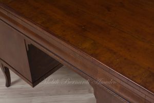 Scrivania in legno massello con 7 cassetti in svendita - dettaglio del piano in ciliegio