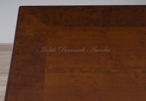 Scrivania in legno massello con 7 cassetti in svendita - dettaglio del piano in ciliegio