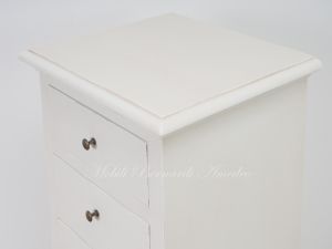 Settimanale in legno laccato bianco - dettaglio del piano modanato