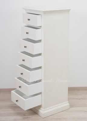Cassettiera settimanale costruita in legno massello con finitura laccata colore bianco