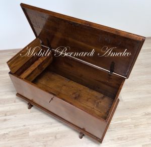 Cassapanca cassone antico realizzato in legno massiccio di ciliegio restaurato e rilucidato