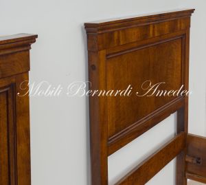Coppia di letti singoli antichi - restaurati e rilucidati - realizzati in legno massello di noce