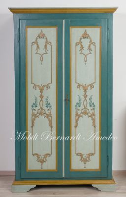 Antique cabinet in solid wood restored and hand lacquered with decorations