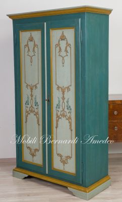 Antique cabinet in solid wood restored and hand lacquered with decorations