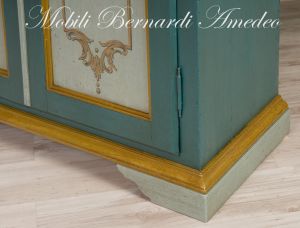 Antique cabinet in solid wood restored and hand lacquered with decorations