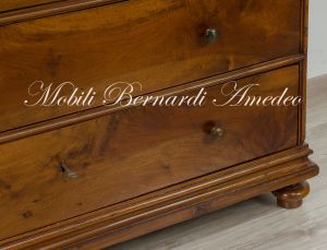 Cassettone originale antico in legno massiccio di noce restaurato con 3 cassetti