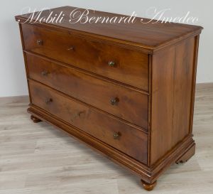 Cassettone originale antico in legno massiccio di noce restaurato con 3 cassetti