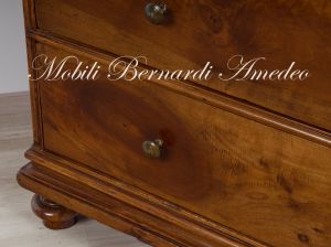 Cassettone originale antico in legno massiccio di noce restaurato con 3 cassetti