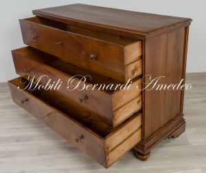 Cassettone originale antico in legno massiccio di noce restaurato con 3 cassetti