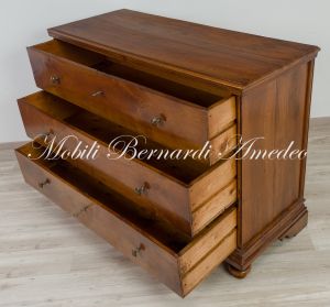 Cassettone originale antico in legno massiccio di noce restaurato con 3 cassetti