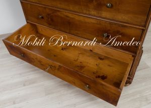 Cassettone originale antico in legno massiccio di noce restaurato con 3 cassetti