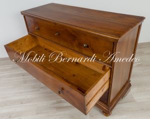 Cassettone originale antico in legno massiccio di noce restaurato con 3 cassetti