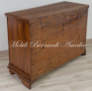 Cassettone originale antico in legno massiccio di noce restaurato con 3 cassetti