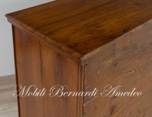 Cassettone originale antico in legno massiccio di noce restaurato con 3 cassetti