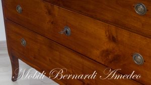 Cassettone antico originale restaurato stile veneto asolano realizzato in legno massello di noce e ciliegio