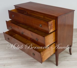 Cassettone antico originale restaurato stile veneto asolano realizzato in legno massello di noce e ciliegio
