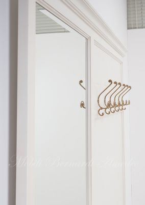 Mobile da entrata in legno colore bianco con appendini e specchiera