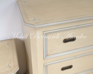 Cassettone e comodini in legno finitura laccata in vendita a prezzo scontato