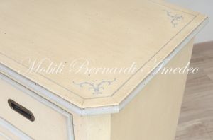 Cassettone e comodini in legno finitura laccata in vendita a prezzo scontato
