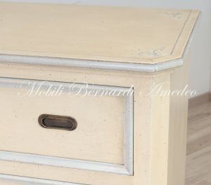 Cassettone e comodini in legno finitura laccata in vendita a prezzo scontato