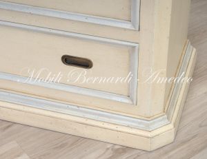 Cassettone e comodini in legno finitura laccata in vendita a prezzo scontato
