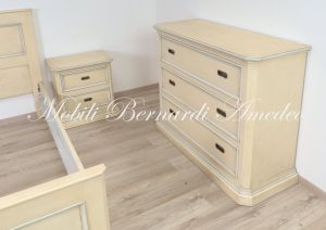 Cassettone e comodini in legno finitura laccata in vendita a prezzo scontato