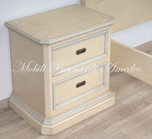 Cassettone e comodini in legno finitura laccata in vendita a prezzo scontato