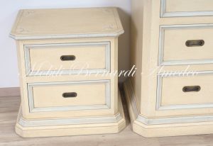 Cassettone e comodini in legno finitura laccata in vendita a prezzo scontato