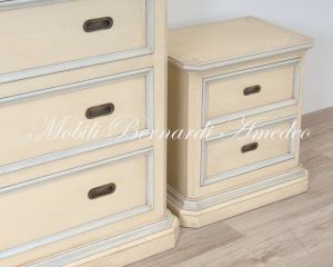 Cassettone e comodini in legno finitura laccata in vendita a prezzo scontato