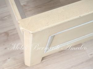 Letto matrimoniale in legno finitura laccata in vendita a prezzo scontato