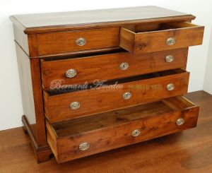 Cassettone antico restaurato in legno massello di noce