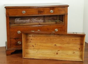 Cassettone antico restaurato in legno massello di noce
