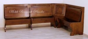 Panca ad angolo costruita artigianalmente su misura in legno massello per taverna o cucina