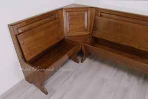 Panca ad angolo in legno massello di rovere con contenitore realizzata su misura