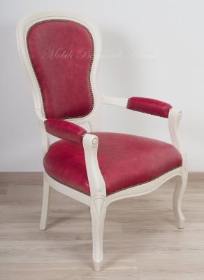 Poltrona con struttura in faggio massello stile classico finitura bianco anticato rivestita con vera pelle colore rosso