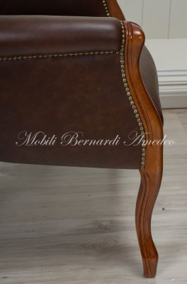Poltrona italiana in stile classico imbottita e rivestita in pelle