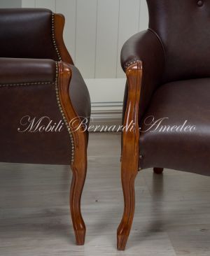 Poltrona italiana in stile classico imbottita e rivestita in pelle