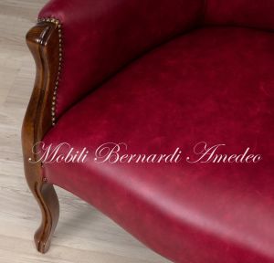 Poltrona stile Luigi Filippo rivestita in pelle rossa produzione artigianale italiana